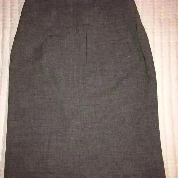 ❤️ 3 for $30 Banana Republic gray pencil skirt - Picture 2 of 2